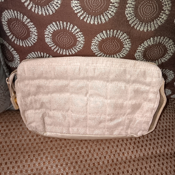 Chanel traveline makeup pouch - Picture 1 of 4